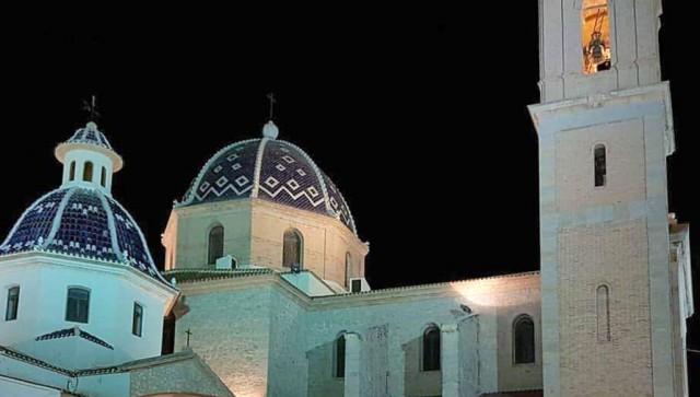 Altea renueva la iluminación ornamental de la Iglesia Parroquial 
de Altea
