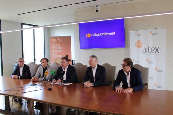 Caixa Ontinyent impulsa la formación de postgrado en Alcoi
