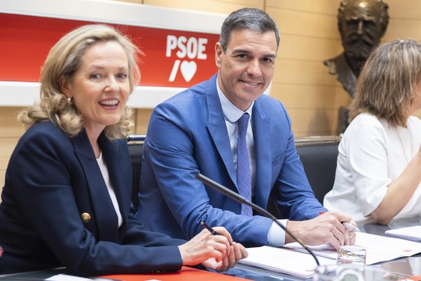 Sánchez y Calviño aspiran al 