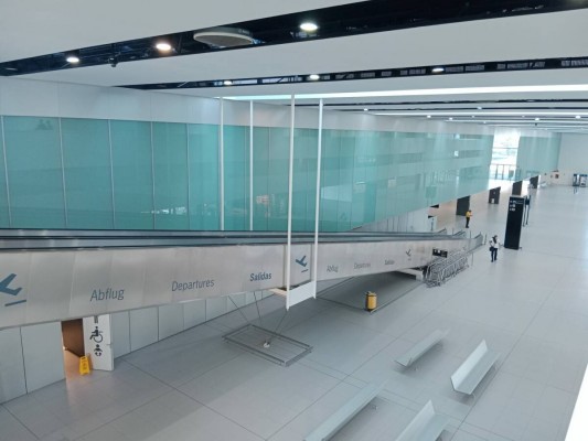 Iberdrola y Endesa rechazan suministrar luz al aeropuerto de Corvera porque el precio es 