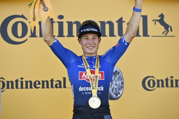 Jasper Philipsen repite triunfo en el Tour de Francia en un final marcado por las caídas