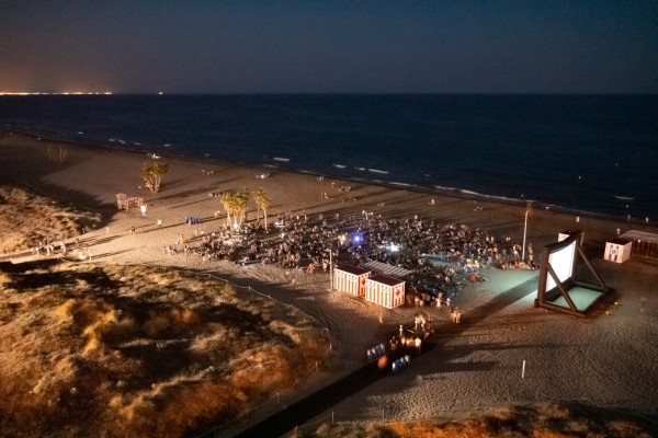 Canet inicia sus reclamadas sesiones de cine en la playa