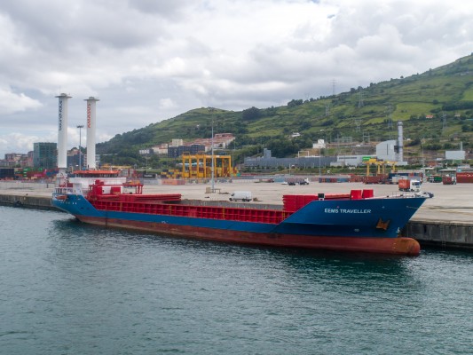 El buque Eems Traveller comenzará a navegar hoy con dos velas de succión eSAIL