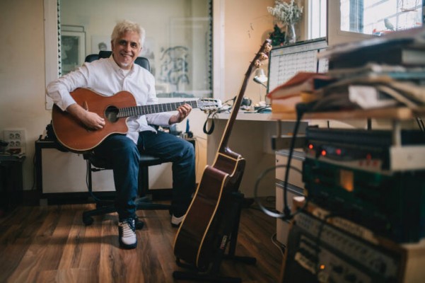 José Pruñonosa presenta en el Ateneo el libro 'Ximo Tébar. La guitarra del jazz mediterráneo'