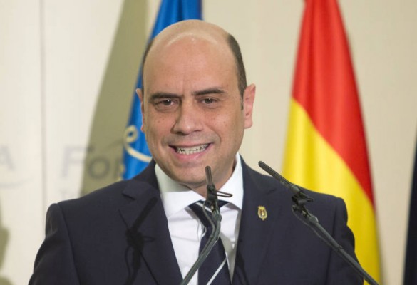 Echávarri no interviene en su primer 'debate sobre la ciudad' y se queda a la sombra de Castedo