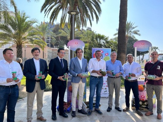 Los 4.800 cruceristas que desembarcarán en Cartagena recibirán botes gratis de fruta de hueso, uva y melón