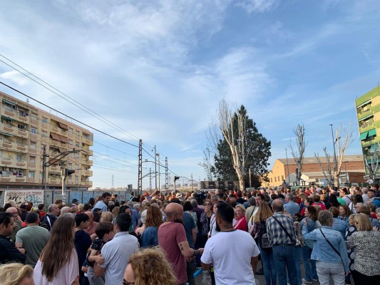 Bernabé reafirma el compromiso de Adif para eliminar el paso a nivel de Alfafar tras el último atropello