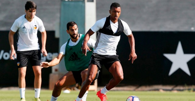 Nani apura sus opciones de llegar a El Molinón