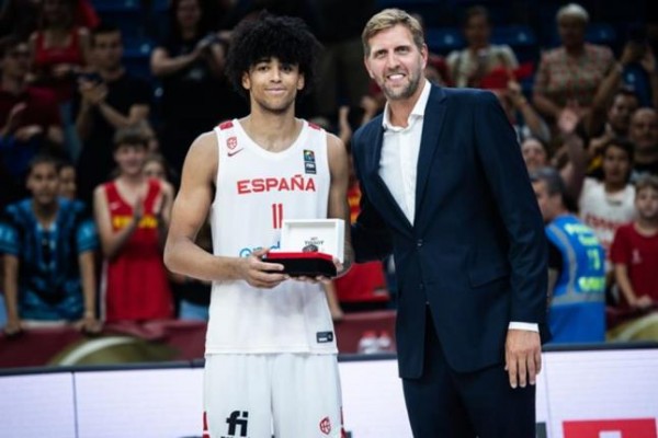 El murciano Izan Almansa, coleccionista de éxitos y de trofeos MVP con España