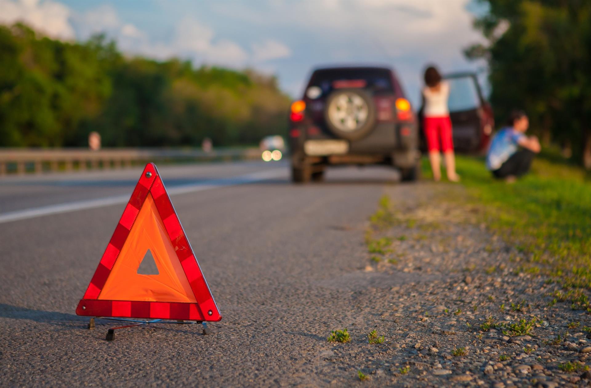 La DGT exime del uso de triángulos por avería o accidente en autopistas y autovías 
