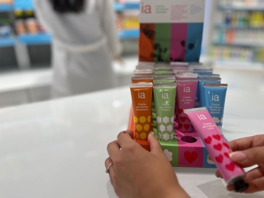 'ia' lanza una crema de manos solidaria para apoyar el proyecto humanitario de Fundación Hefame