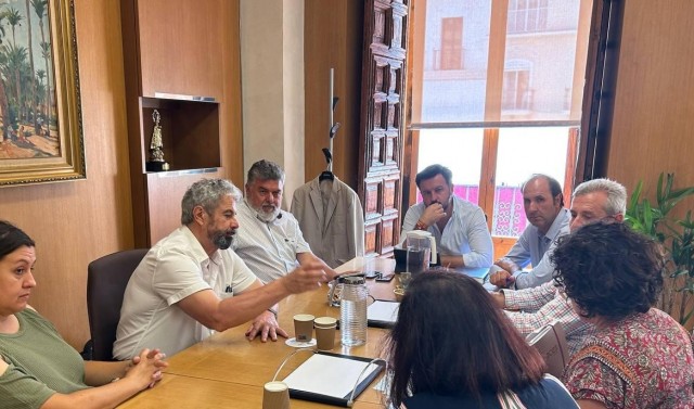 Colectivos del Camp d'Elx advierten al alcalde que la no revisión del PGOU impide desarrollar actividades económicas