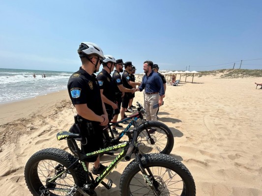 Elche despliega un dispositivo de 40 agentes de policía para las playas este verano 