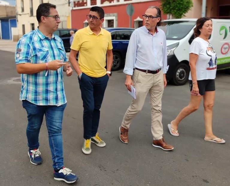 Castelló estudia las demandas del grupo Venta Nova: más asfaltado, iluminación y seguridad