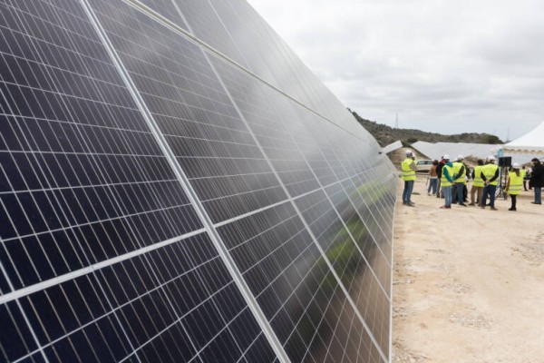 Las castellonenses Indertec y Heliotec, en la puja de las 23 microplantas solares de la Diputación 