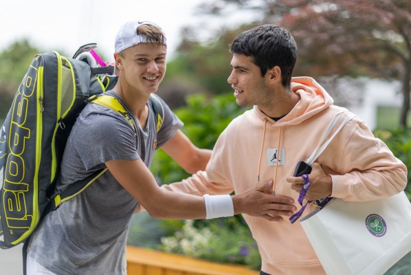 Alcaraz, quien debutará en Wimbledon ante el francés Chardy, se supera en cada Grand Slam 