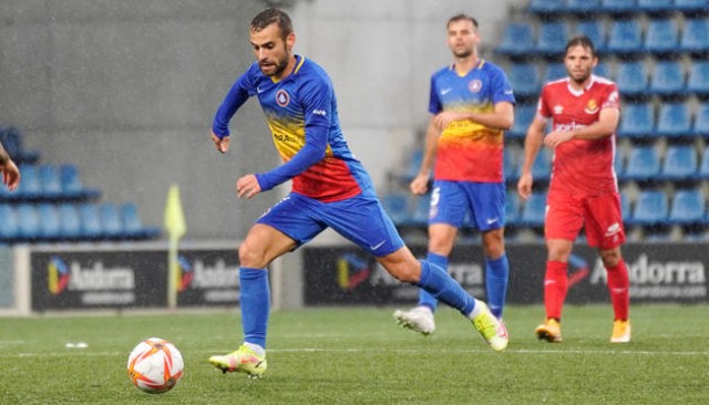 El centrocampista neerlandés Hector Hevel, del Andorra, es el primer fichaje del Efesé