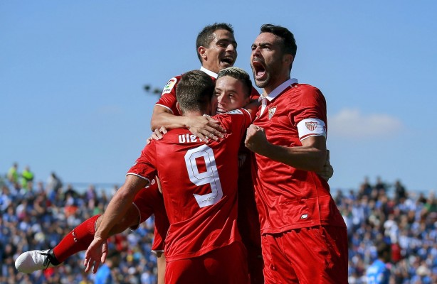 Un gol de Sarabia da un triunfo al Sevilla fuera de casa 17 meses después