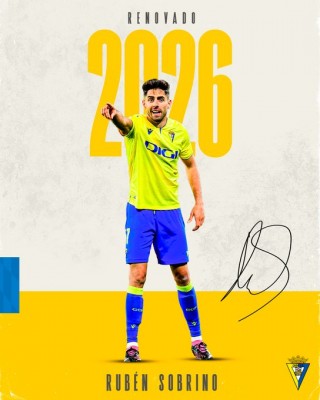 El Cádiz amplía hasta 2026 el contrato del delantero Rubén Sobrino