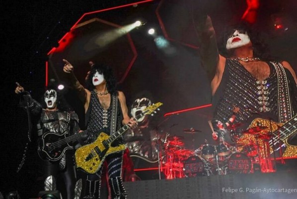 La llegada de Kiss al Rock Imperium en un autobús de Alsa que te dejará con la boca abierta