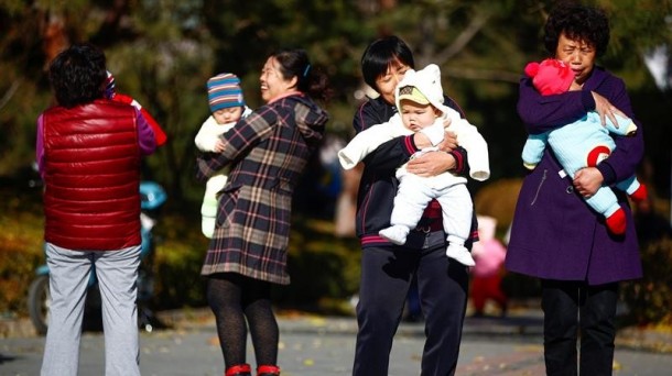 China autoriza a todas las parejas a tener dos hijos tras eliminar la política del hijo único