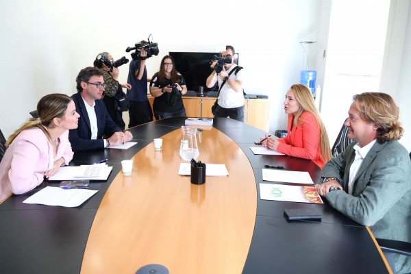 El PP y Vox sellan un acuerdo por el que el partido de Abascal se abstiene y no entra en el Gobierno balear
