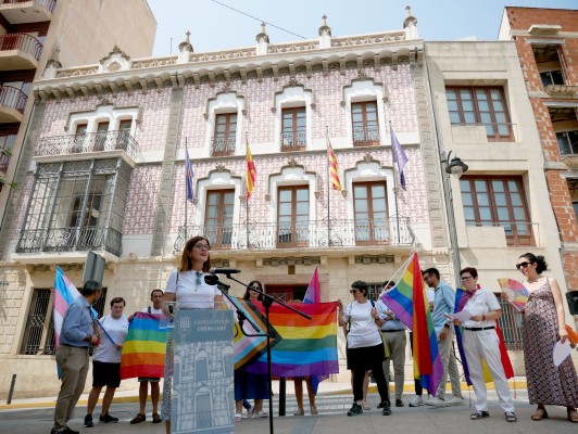 Crevillent celebra el día del Orgullo LGTBI y el gobierno defiende que con 