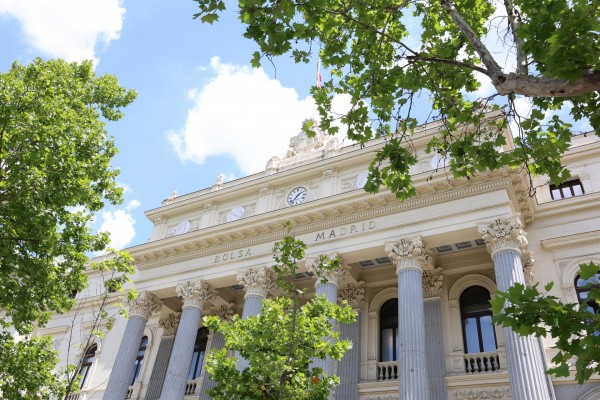 El Ibex 35 chocó contra los 9.500 puntos aunque acabó presentando un saldo positivo en la sesión
