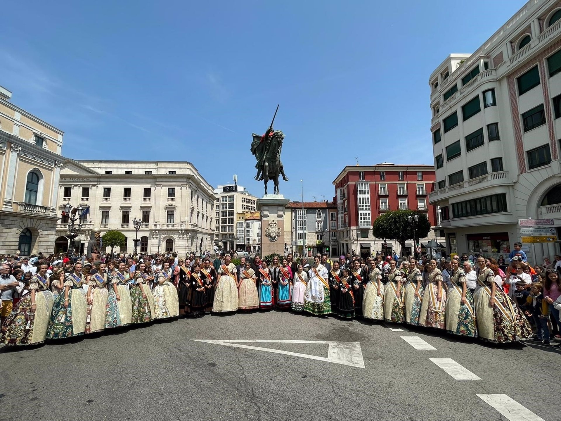 En El Centro, La Alcaldesa De Burgos, Cristina Ayala, Acompañada De Las Cortes De Honor De Burgos, Valencia Y Murcia En Un Homenaje A La Figura Del Cid Campeador - Foto: EUROPA PRESS - 