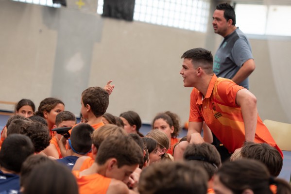 Pradilla visita el Campus de Verano en Cheste