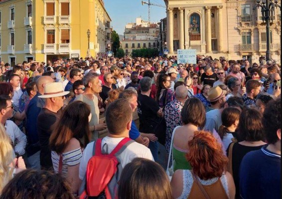 Vecinos celebrarán un 'picnic urbano' en el Puente Viejo de Murcia para pedir que no se abra al tráfico

