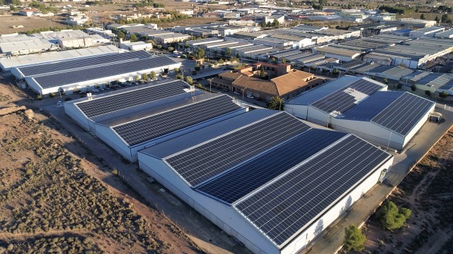 TextAthenea y SanLucar Fruits, dos modelos de innovación en autoconsumo industrial en Europa 