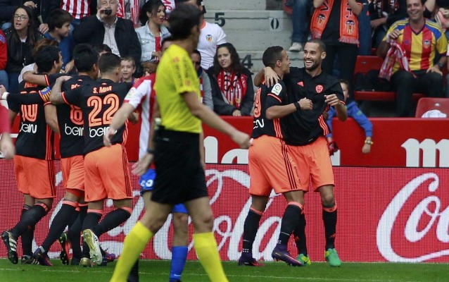 Un doblete de Mario Suárez da al Valencia CF los tres primeros puntos de la 'era Prandelli'