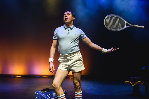 Benicarló inaugura su agenda cultural de verano con cómicos como Jaime Caravaca o Rafa Maza
