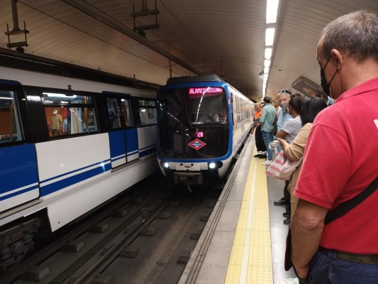 El Gobierno prorroga las ayudas a las CCAA para rebajar en un 50% el transporte público