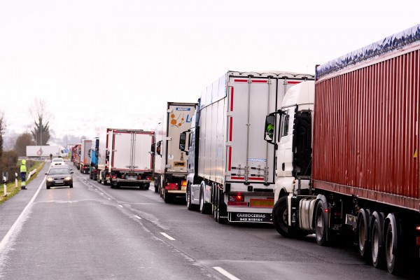  El Gobierno bonificará hasta diciembre el combustible para profesionales entre 10 y 5 céntimos por litro