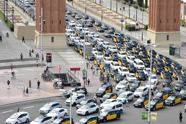 El Gobierno habilita a las CCAA para limitar las VTC por motivos medioambientales