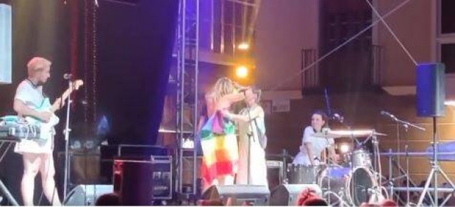 La Policía Local de Murcia expedienta al inspector que paró el concierto de Rocío Saiz por mostrar los pechos