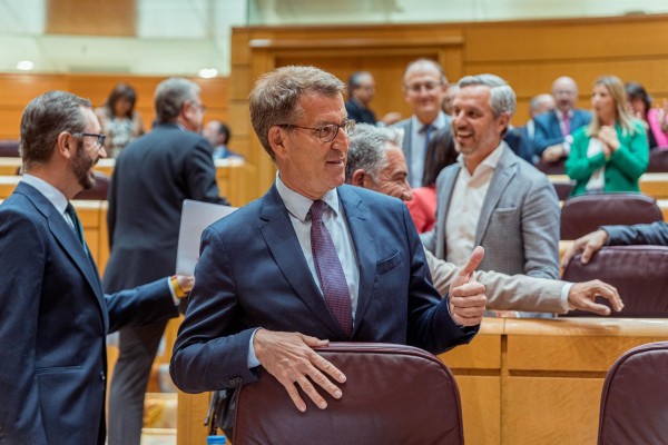 El presidente del Senado da un plazo de siete días a Feijóo para declarar si tiene un sobresueldo del PP