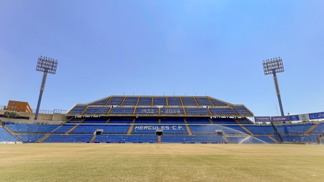 El Hércules acelera la puesta a punto del césped del Rico Pérez y Fontcalent
