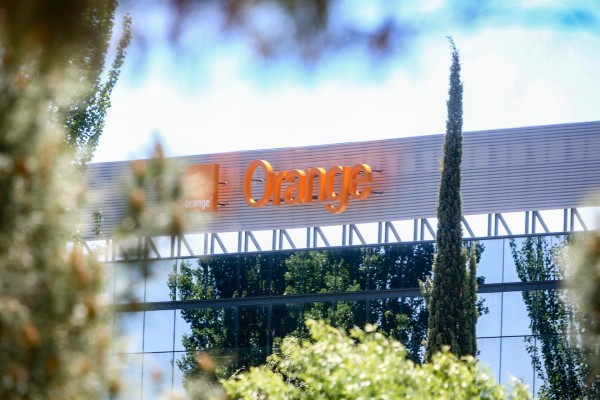 Bruselas avisa a Orange y MásMóvil de que ve problemas de competencia en su fusión