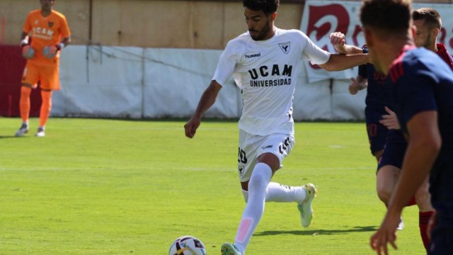 El UCAM CF sigue contando con el centrocampista Yasser