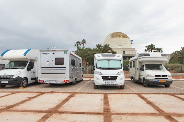 Castelló pone plazo a la regulación del parking de autocaravanas: tras el verano y tarifa de 8 euros/día