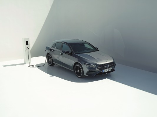 Mercedes-Benz Valdisa ofrece el Clase A 250 e y GLC Coupé con entrega inmediata
