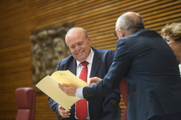 Laguna, el presidente de la Mesa de Edad de Les Corts: 