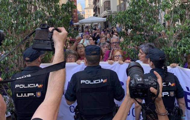 El feminismo clama contra el pacto PP-Vox: 
