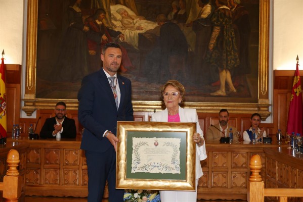La científica Rocío Álvarez recibe el nombramiento de Hija Adoptiva de la Ciudad de Caravaca 