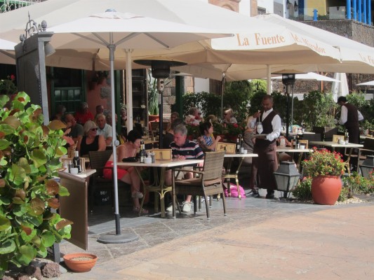 Los empresarios de la Comunitat y Murcia esperan subir un 17% la creación de empleo este verano
