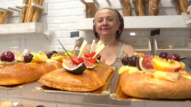 Las cocas de San Juan vuelven a los hornos valencianos y esperan aumentar un 20% sus ventas