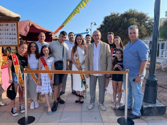 Xilxes inaugura la Feria Artesanal para dinamizar la actividad en la playa